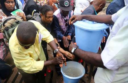 A Congolese health worker instructs residents about washing their hands as a preventive measure against Ebola in Mbandaka, Democratic Republic of Congo May 19, 2018. REUTERS/Kenny Katombe