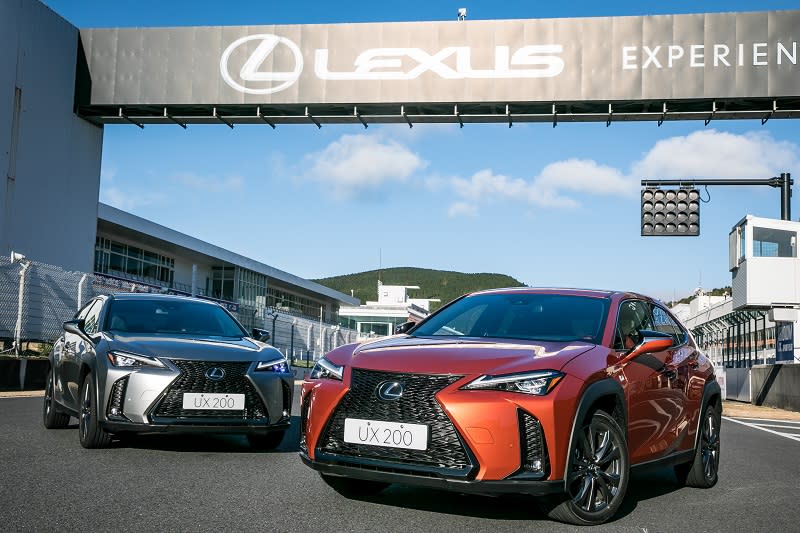 LEXUS UX 200 F Sport版本車型擁有更為運動化的外觀跑格。