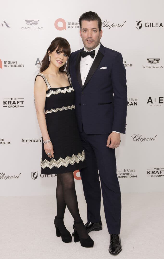 Zoe Deschanel y Jonathan Scott posan para los flashes. La protagonista de la serie New Girl y el conductor del exitoso programa de televisión Hermanos a la obra aseguraron que el casamiento sigue en los planes de la pareja y que buscarán preservar su intimidad cuando llegue el gran momento