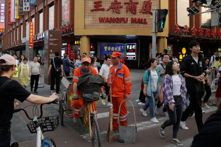 People walk in Wangfujing shopping street in Beijing, China May 15, 2019. REUTERS/Thomas Peter