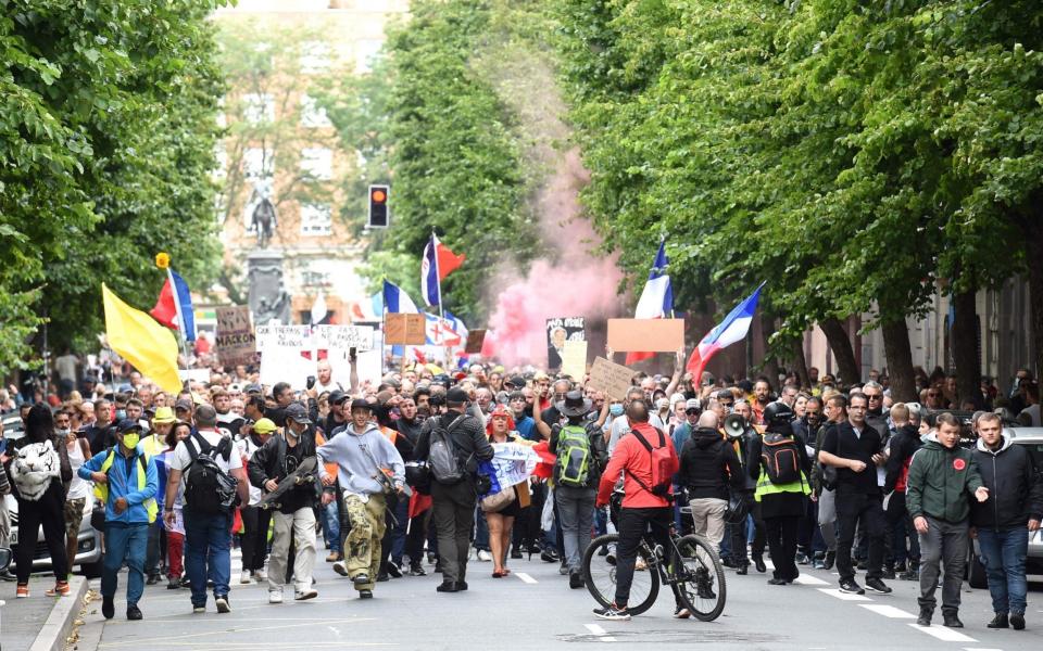 Protesters march during a demonstration that is part of a national day of protests against the Covid health pass - FRANCOIS LO PRESTI/AFP