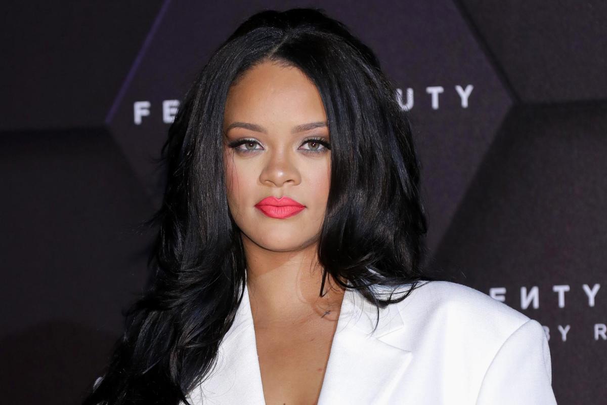 SBLVII: Rihanna Will Headline Apple Music Super Bowl Halftime Show - My  Apple Chat