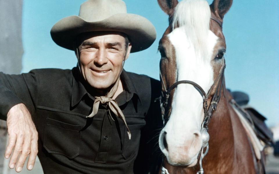 17, Das Idealbild des aufrechten, geradlinigen Präriehelden verkörperte keiner so stilprägend wie Randolph Scott. Und kaum einer so ausdauernd: 60 Western drehte der WG-Genosse von Cary Grant im Laufe seiner ruhmreichen Karriere - fast alle als Hauptdarsteller. Schlüssel-Western: "Jesse James, Mann ohne Gesetz", (1939), "Sacramento" (1961). (Bild: 2012 Getty Images/Archive Photos)