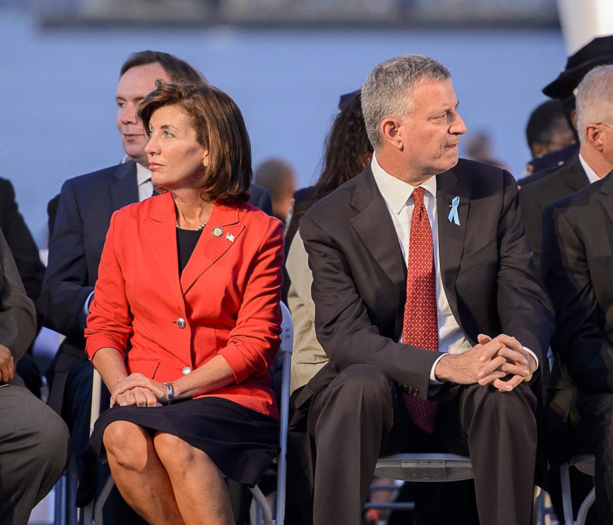 New York Governor Kathy Hochul (left)and former New York City Mayor Bill de Blasio (right)