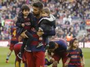 Football Soccer - Barcelona v Real Sociedad - Spanish Liga BBVA - Camp Nou, Barcelona, Spain - 28/11/15 Barcelona's Gerard Pique holds his children Milan and Sasha before the match REUTERS/Albert Gea