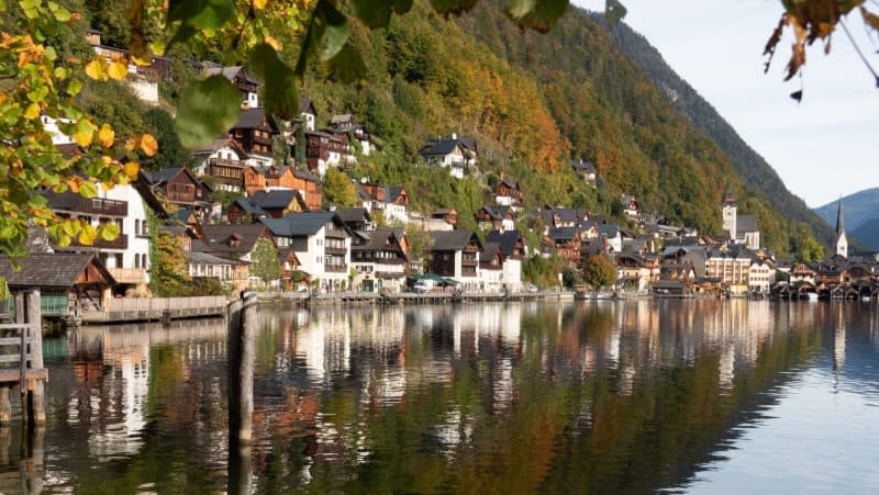 Austria's idyllic village on Lake Hallstatt is a tourist magnet. Andreas Drouve/dpa-tmn