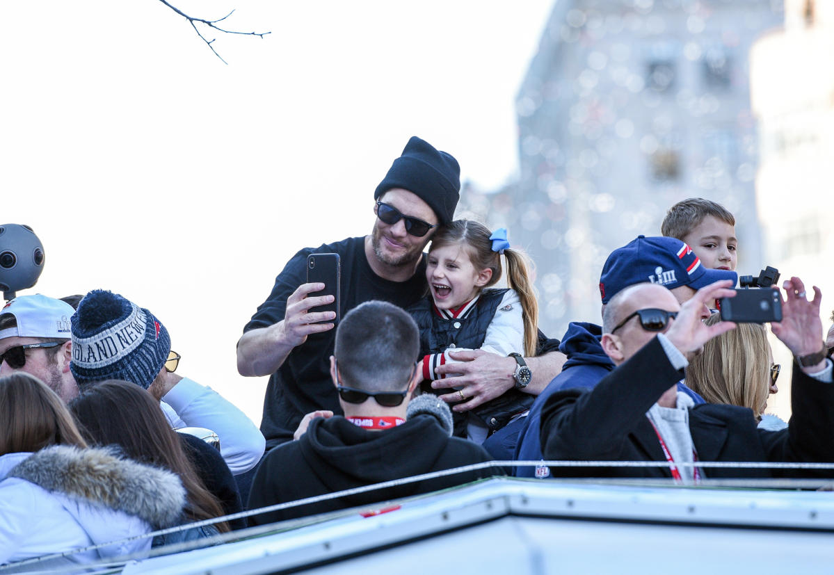 Tom Brady jumps off cliff