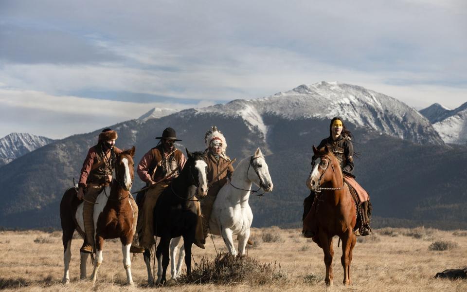 Ab 8. Dezember verfügbar: Die Emmy-nominierte Serie "1883" folgt Familie Dutton, die in Amerikas gelobtem Land - Montana - eine bessere Zukunft sucht. "1883", der weltweit meistgesehene Titel auf Paramount+, geschaffen vom Oscar-nominierten Taylor Sheridan, markiert die Ursprungsgeschichte zur gefeierten Kevin Costner-Serie "Yellowstone". (Bild: Paramount)