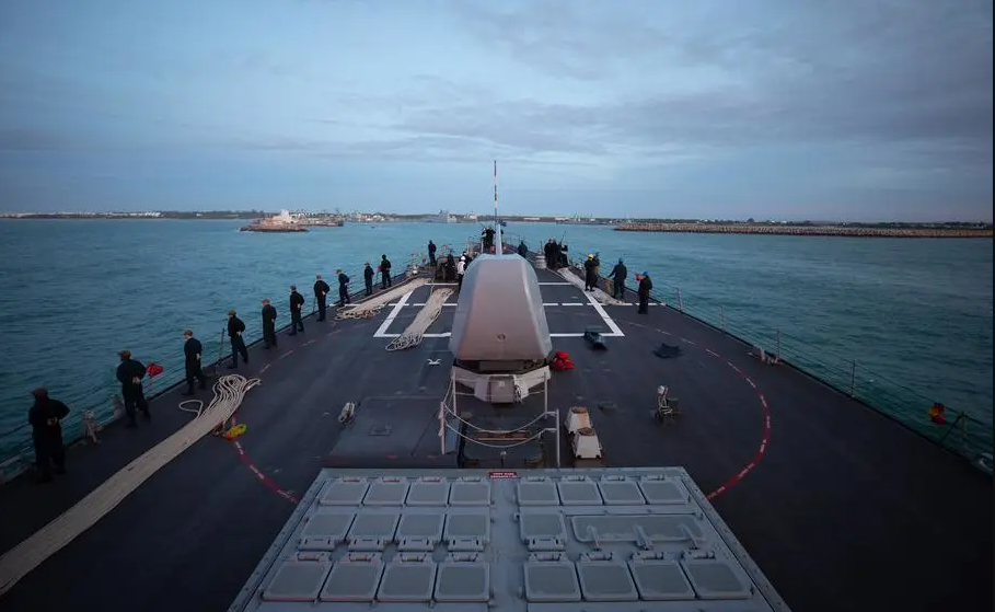 胡塞武裝近日派遣了 37 架無人機，對紅海地區的多艘西方海軍戰艦發動了攻擊，包括美國、英國和法國的軍艦在內。   圖 : 翻攝自騰訊網