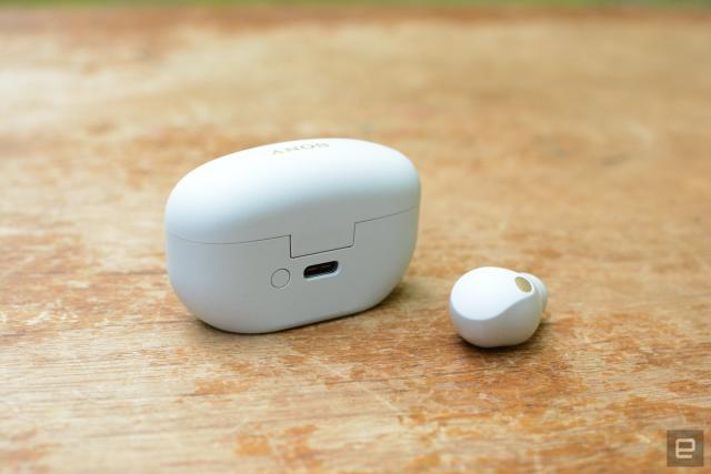 FIRST LOOK: Sony WF-1000X M5 Truly Wireless Earbuds 