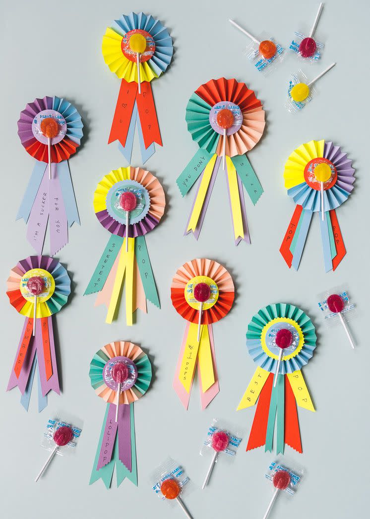 father's day crafts, diy ribbons with lollipops attached to the center