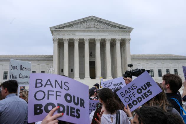 Activists rally outside the U.S. Supreme Court the day after the draft leaked.  (Photo: Anadolu Agency via Getty Images)