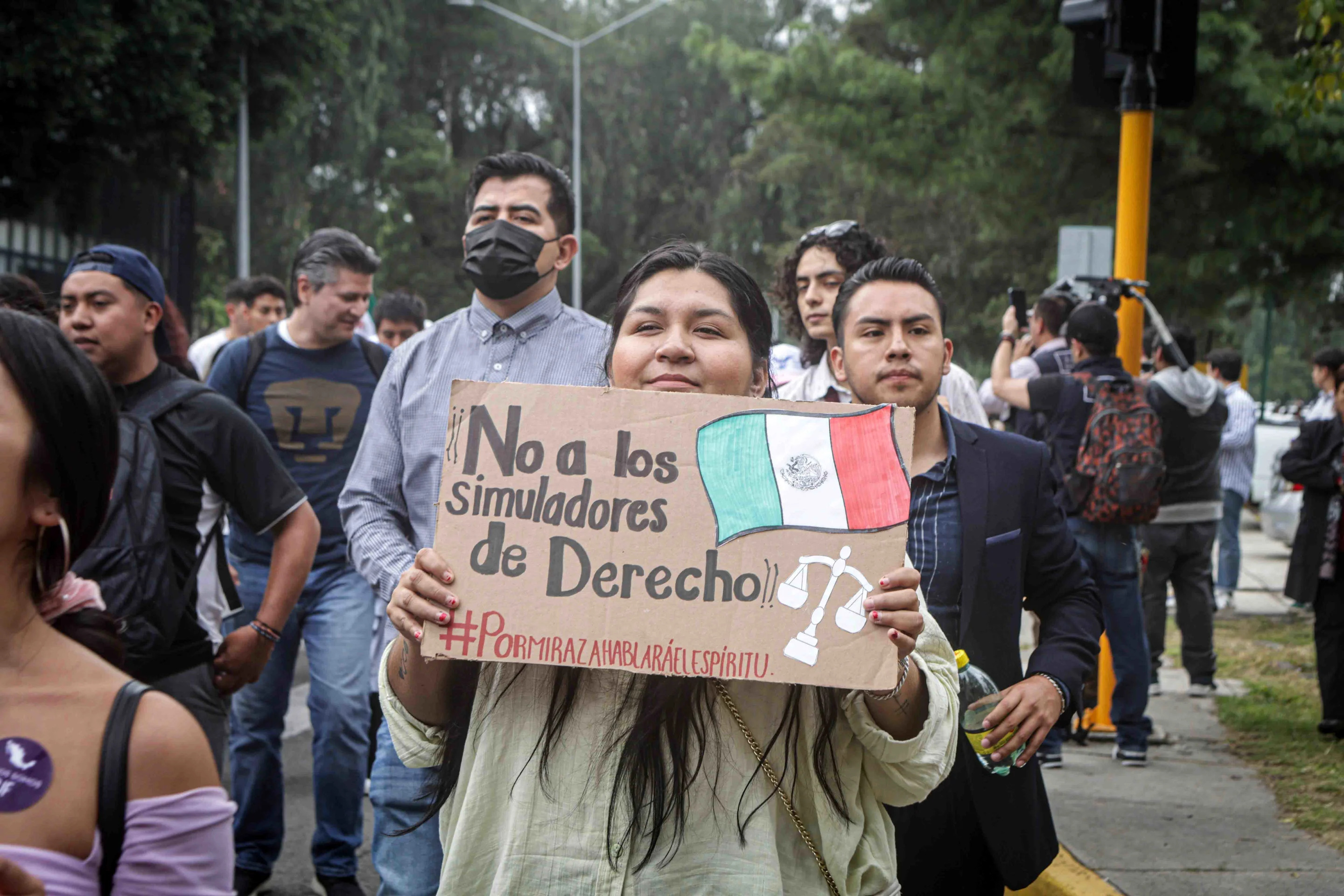 CIUDAD DE MÉXICO. Protest/Protesta-Poder Judicial.- 28 de agosto de 2024. Estudiantes de la Facultad de Derecho de la Universidad Nacional Autónoma de México marchan de CU y hasta la sede de la Judicatura en Insurgentes Sur para protestar por la reforma al Poder Judicial. Foto: Agencia EL UNIVERSAL/Gabriel Pano/EELG
