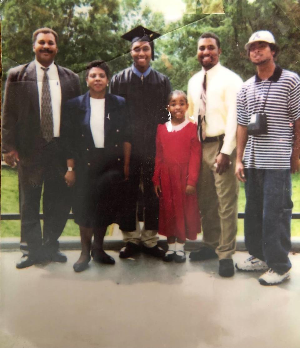 Shelton Sanders, right center, with his two brothers, sister and parents in 1998.