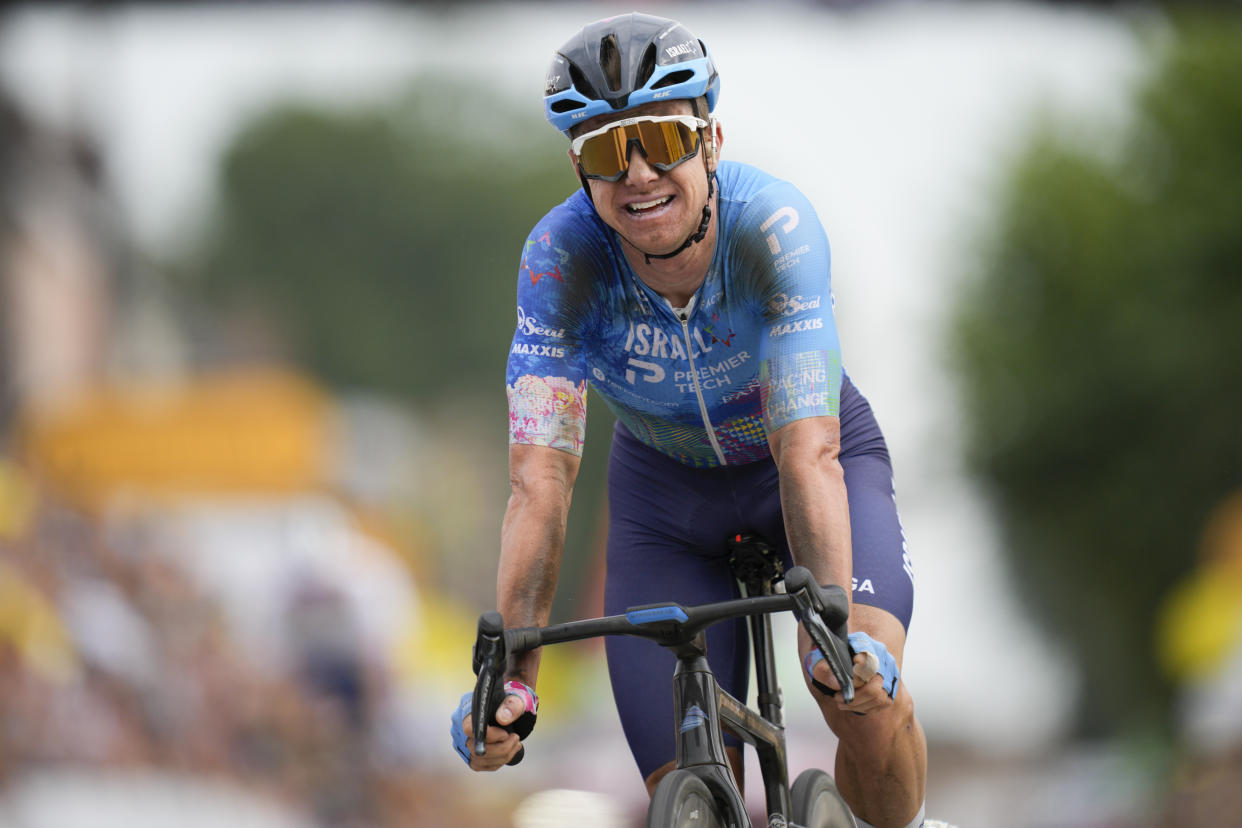 Simon Clarke gana la durísima quinta etapa del Tour de Francia 2022. (Foto: Daniel Cole / AP Photo)