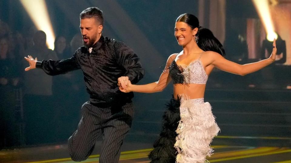 Season 31’s champs Mark Ballas and Charli D’Amelio returned with a new dance on the Season 32 finale. (CREDIT: Disney/Eric McCandless)