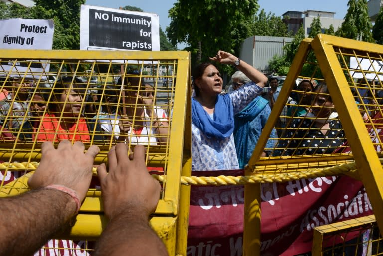 Indian women protest near the Saudi Arabian embassy in New Delhi on September 10, 2015 after the mission's first secretary was accused of holding captive and raping two Nepalese maids in his home