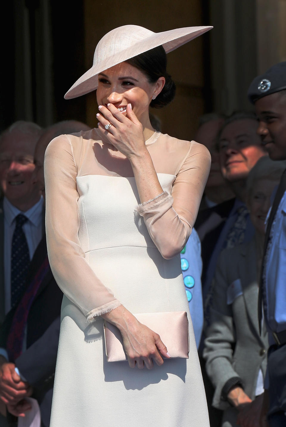 Un tuitero ha recuperado una foto de hace 22 años de Meghan Markle a las puertas del Palacio de Buckingham y Twitter se ha enamorado de ella. (Foto: Getty Images)