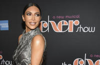 <p>La famosísima socialité dio mucho de que hablar en 2018 -si, otra vez- y no precisamente por su show de televisión ni sus fotos atrevidas. La más conocida de las Kardashians generó polémica al dar a conocer su simpatía por el presidente de EEUU, Donald Trump. También recibió una ola de críticas cuando contrató a unos bomberos privados para salvar su casa durante los devastadores incendios de California. En 2018 siguió siendo el centro de la polémica. (Photo by Evan Agostini/Invision/AP) </p>