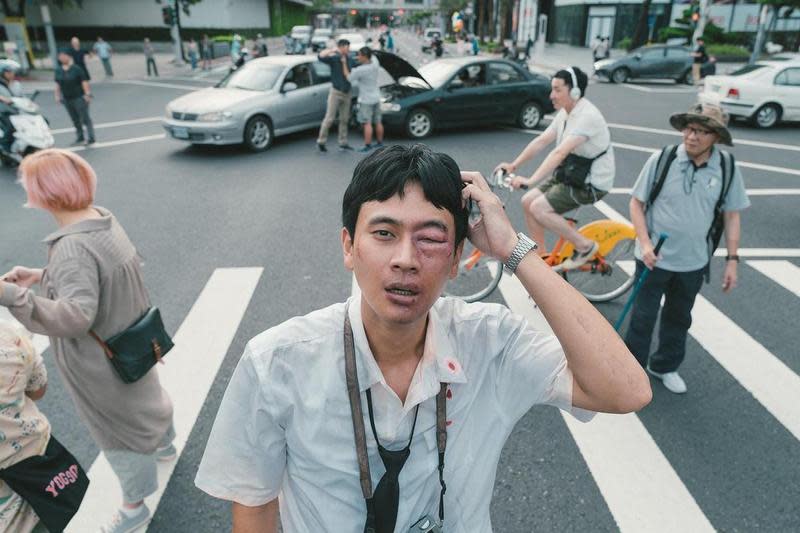 劉冠廷演出慢半拍的公車司機，對心儀的女生有著如同跟蹤狂的行徑。（牽猴子提供）