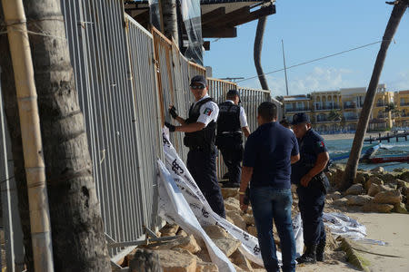 Police officers stand outside the Blue Parrot nightclub after a gunman opened fire early on Monday outside the venue, killing several people and injuring others during a BPM electronic music festival, according to a statement of the organizers, in Playa del Carmen, Mexico, January 16, 2017. REUTERS/Stringer