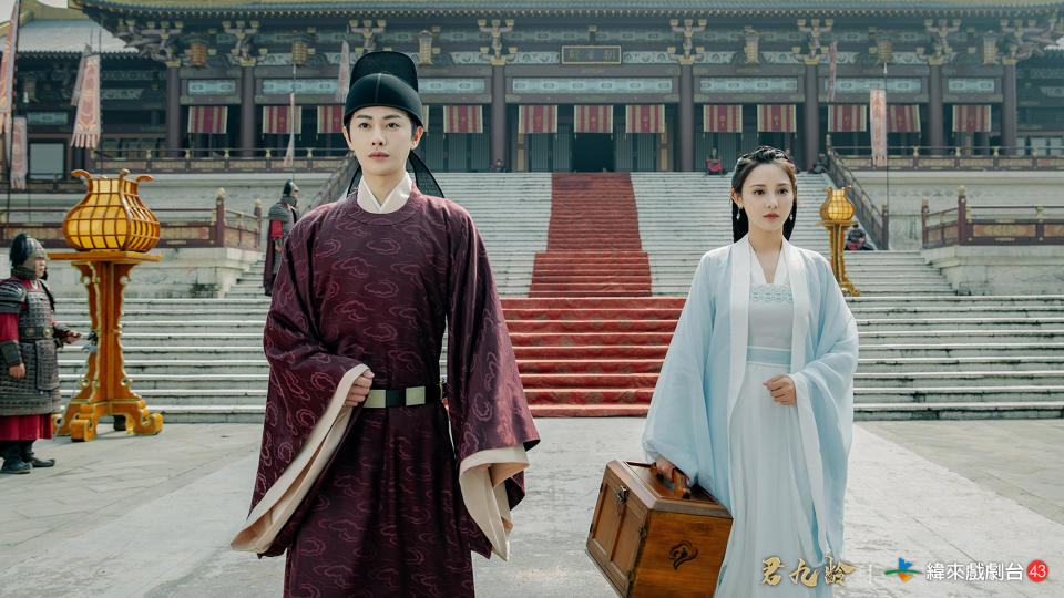 ▲王佑碩 (左) 在劇中對彭小苒一見鍾情。