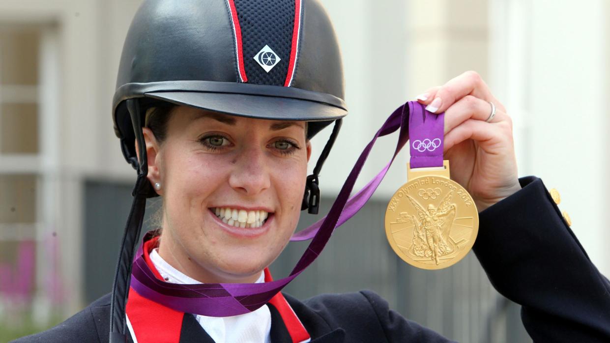 Charlotte Dujardin con su medalla de oro de 2012