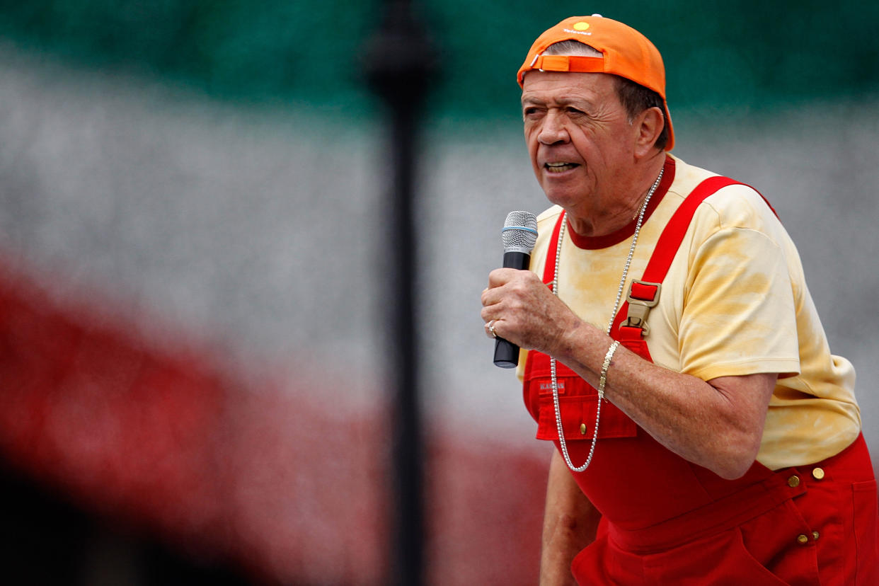 Chabelo dando un show en el Zócalo durante septiembre de 2009. (Héctor Vivas/Jam Media/LatinContent via Getty Images)