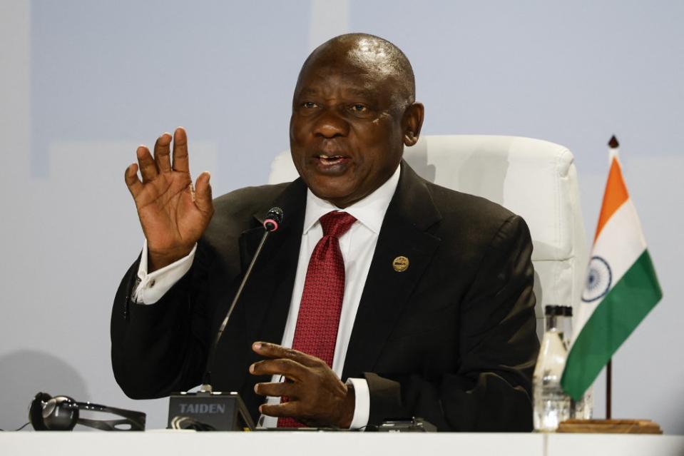 南非總統指控以色列犯下戰爭罪和滅絕種族罪