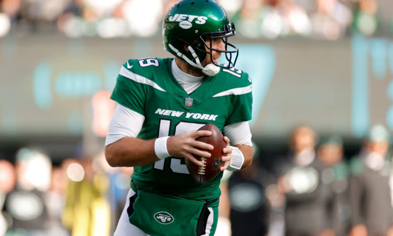 Jets quarterback Joe Flacco looks to make a pass.