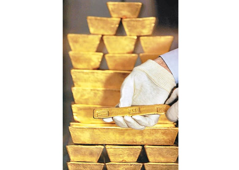 黃金成為大戶以至散戶的避險工具。
