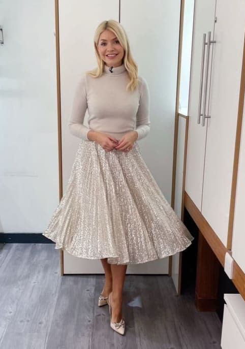 holly-willoughby-sequin-skirt-this-morning