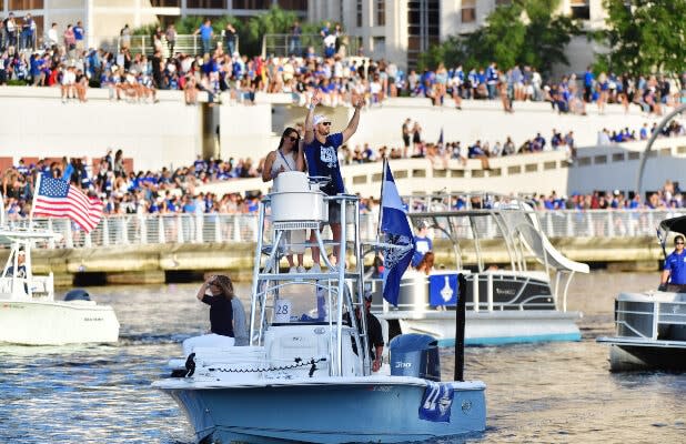 Championship parade in 2020: Lightning celebrate Stanley Cup title on boat