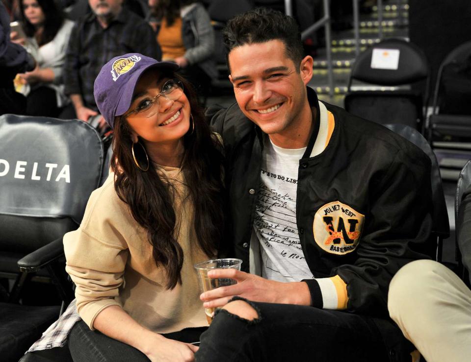 Sarah Hyland and Wells Adams attend a basketball game between the Los Angeles Lakers and the Chicago Bulls at Staples Center on November 21, 2017 in Los Angeles, California