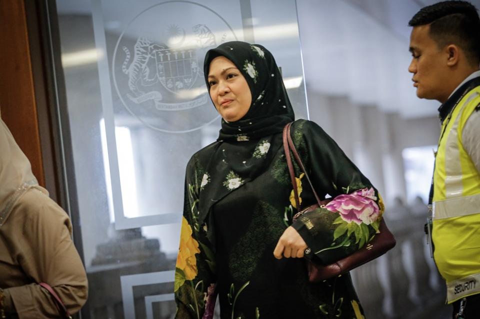 SSM executive Pinny Aznan leaves the courtroom at the Kuala Lumpur High Court November 18, 2019. — Picture by Hari Anggara