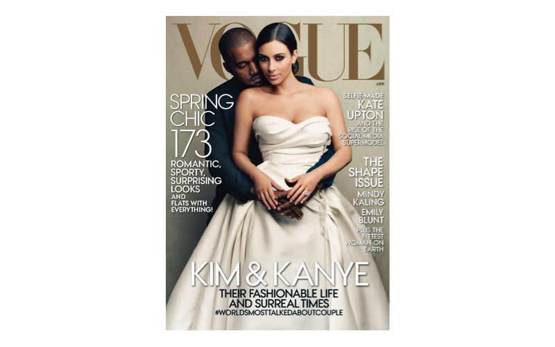 <p>Kim und Kanye scheuen sich nie, für die Titelseite einer Zeitschrift zu posieren – hier sind sie auf dem Cover der US Vogue in ihrem Hochzeits-Outfit zu sehen. Die Ausgabe war einer der meistverkauften Titel der Zeitschrift. Insgesamt wurden beeindruckende 500.000 Ausgaben verkauft. [Foto: Vogue] </p>