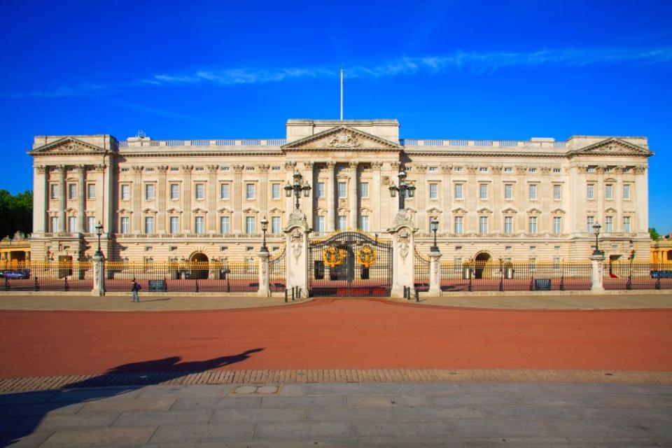 frontal view on buckingham palace