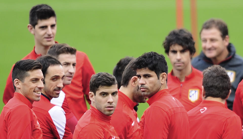 Atletico Madrid's Diego Costa, center right, attends a training session with his teammates at the Camp Nou stadium in Barcelona, Spain, Monday, March 31, 2014. FC Barcelona will face Atletico Madrid in a first leg quarter-final Champions League soccer match April 1. (AP Photo/Manu Fernandez)