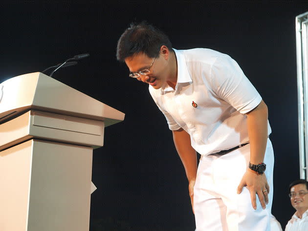 Choo bowed at the end of his speech on Thursday night at Hougang stadium - PAP's second rally before polling day on May 26. (Yahoo! Singapore/ Alvin Ho)