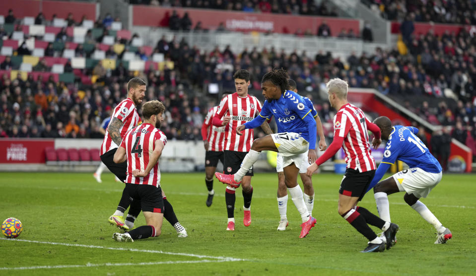 Everton's Alex Iwob, centre has a shot on goal during the English Premier League soccer match between Brentford and Everton, at Brentford Community Stadium, in London, Sunday, Nov. 28, 2021. (John Walton/PA via AP)