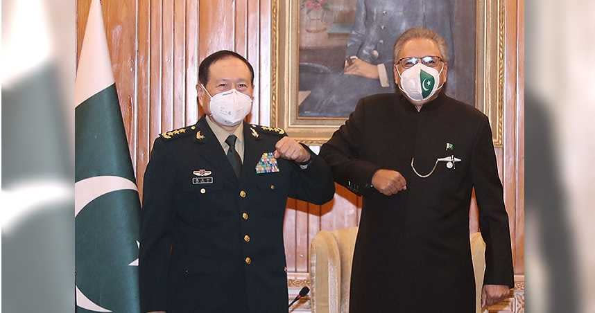 12月1日，巴基斯坦總統阿爾維會見到訪的中國國務委員兼國防部長魏鳳和。（圖／取自大陸國防部網站）