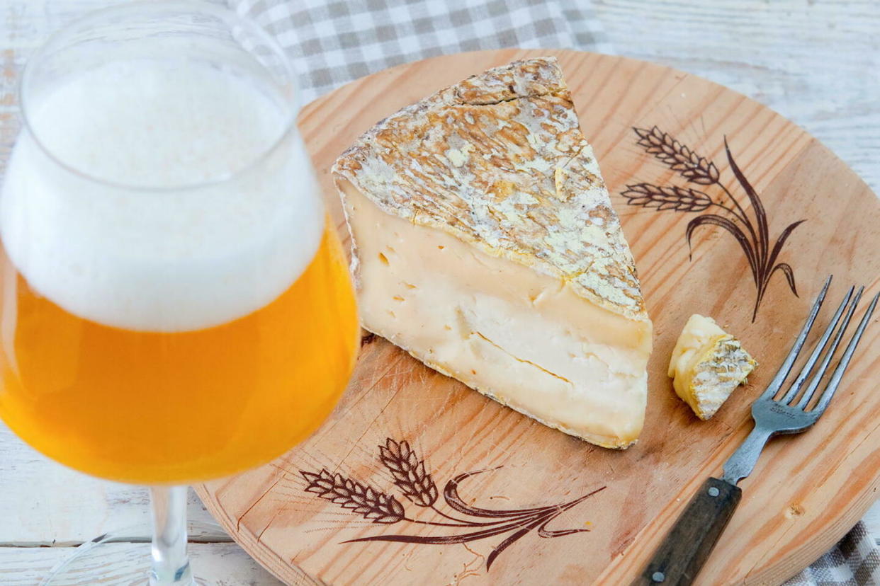 Blanche, blonde, ambrée ou brune, la bière présente tous les atouts pour s'accorder avec le fromage.  - Credit:Einenkel, Udo / StockFood/Einenkel, Udo
