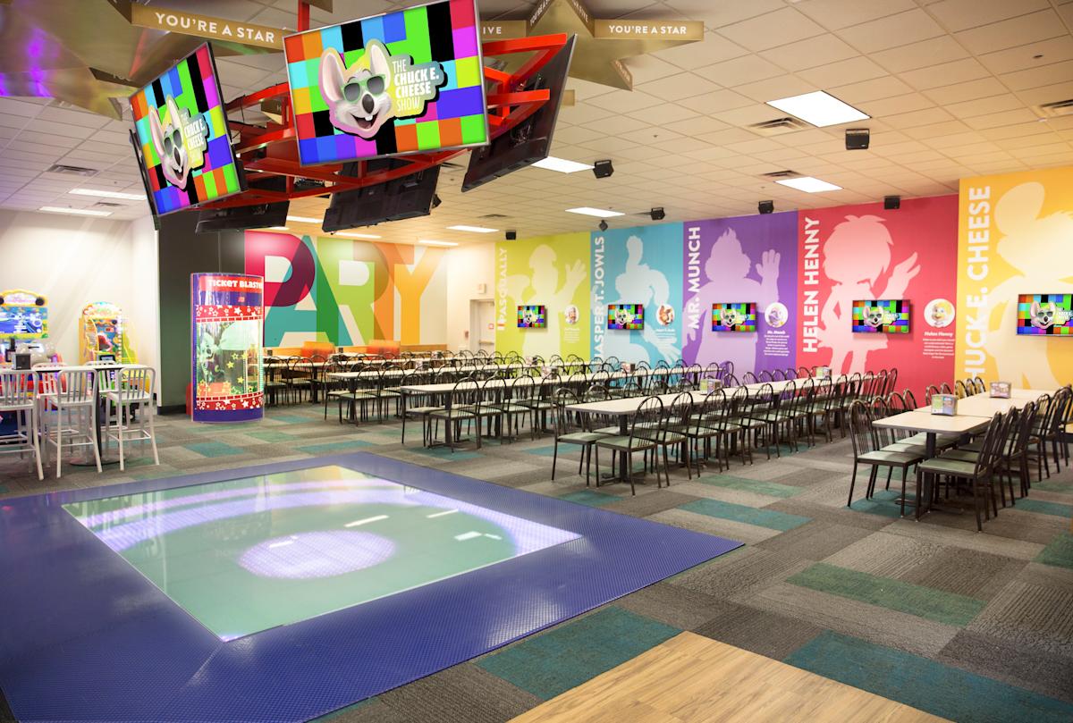 Chuck E. Cheese Says Goodbye to Tokens and Their Animatronic Robot Band