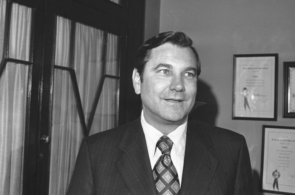 Walter "Dee" Huddleston, new Democratic senator from Kentucky is shown at Capitol in Washington, Nov. 29, 1972. (AP Photo/Henry Griffin)