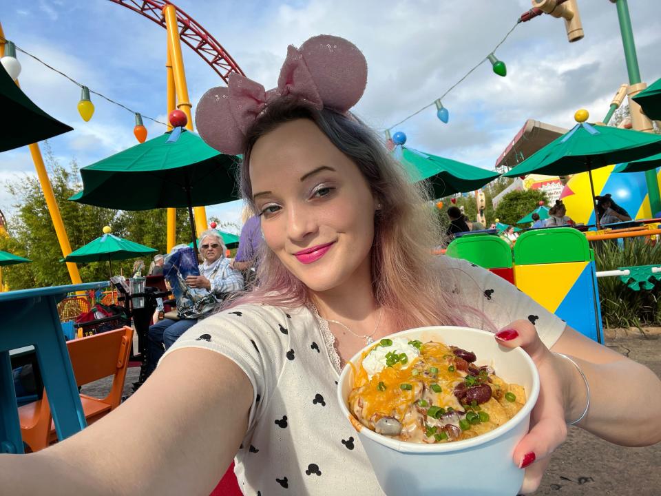 jenna taking a selfie with the tachos from woody's lunchbox in hollywood studios