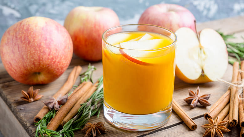 apple juice cocktail
