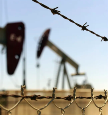 Last week, Aera Energy received fracking permits for oil well stimulation in Kern County.