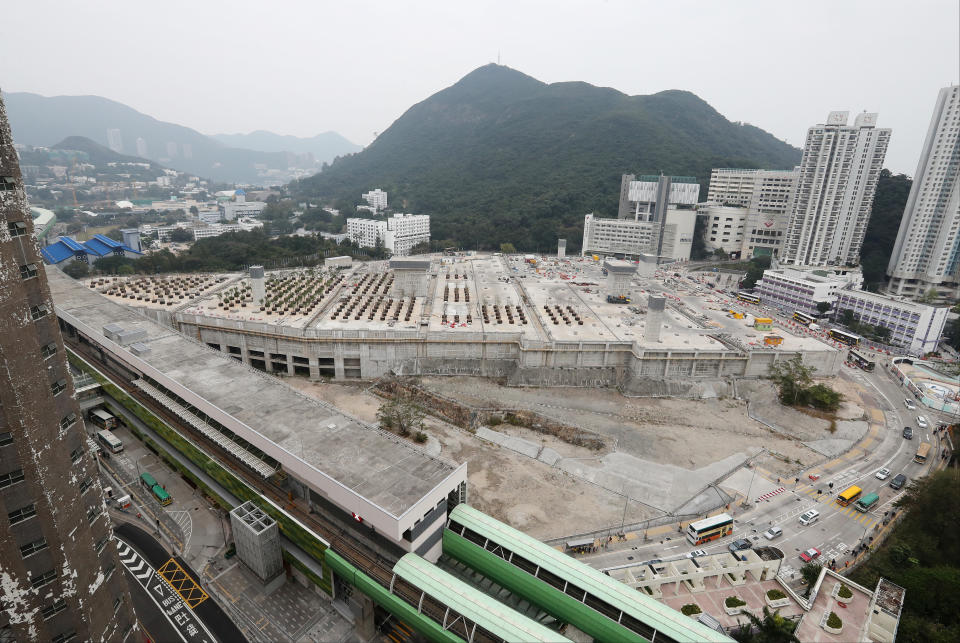黃竹坑站地盤是港島區重要供應，圖為2017年樓宇仍未建成情況。 (Edward Wong/South China Morning Post via Getty Images)