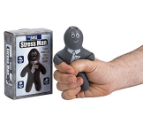 <p>Un antistress che è bene usare a casa e mai in ufficio è quello a forma di bambolina voodoo con le fattezze del capo da stritolare. Prezzo: 10 euro su amazon.it/Diabolical </p>