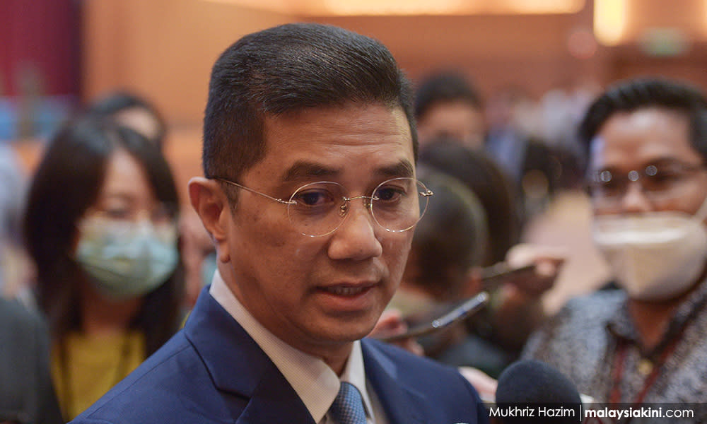 'Incorrigible liar and political psychopath' - Azmin reacts after Anwar's presser
